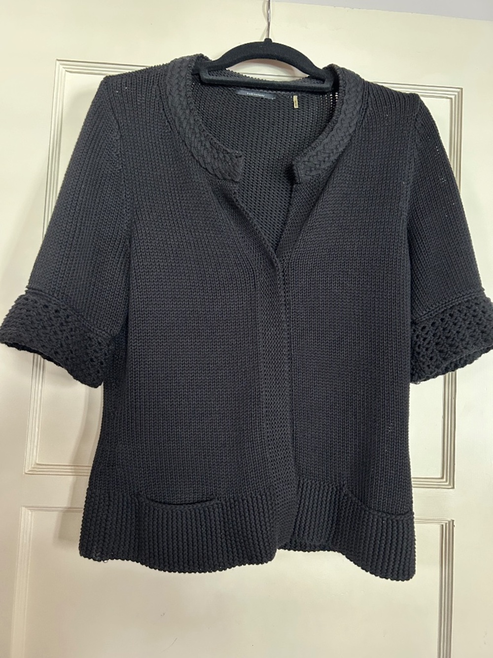 Ellie Tahari black short sleeve sweater in large